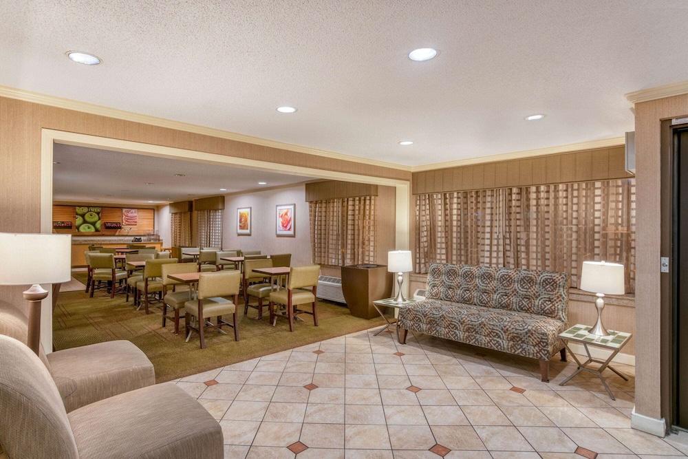 La Quinta By Wyndham Nashville Airport Exterior photo