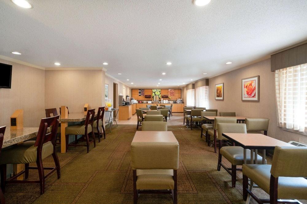 La Quinta By Wyndham Nashville Airport Exterior photo