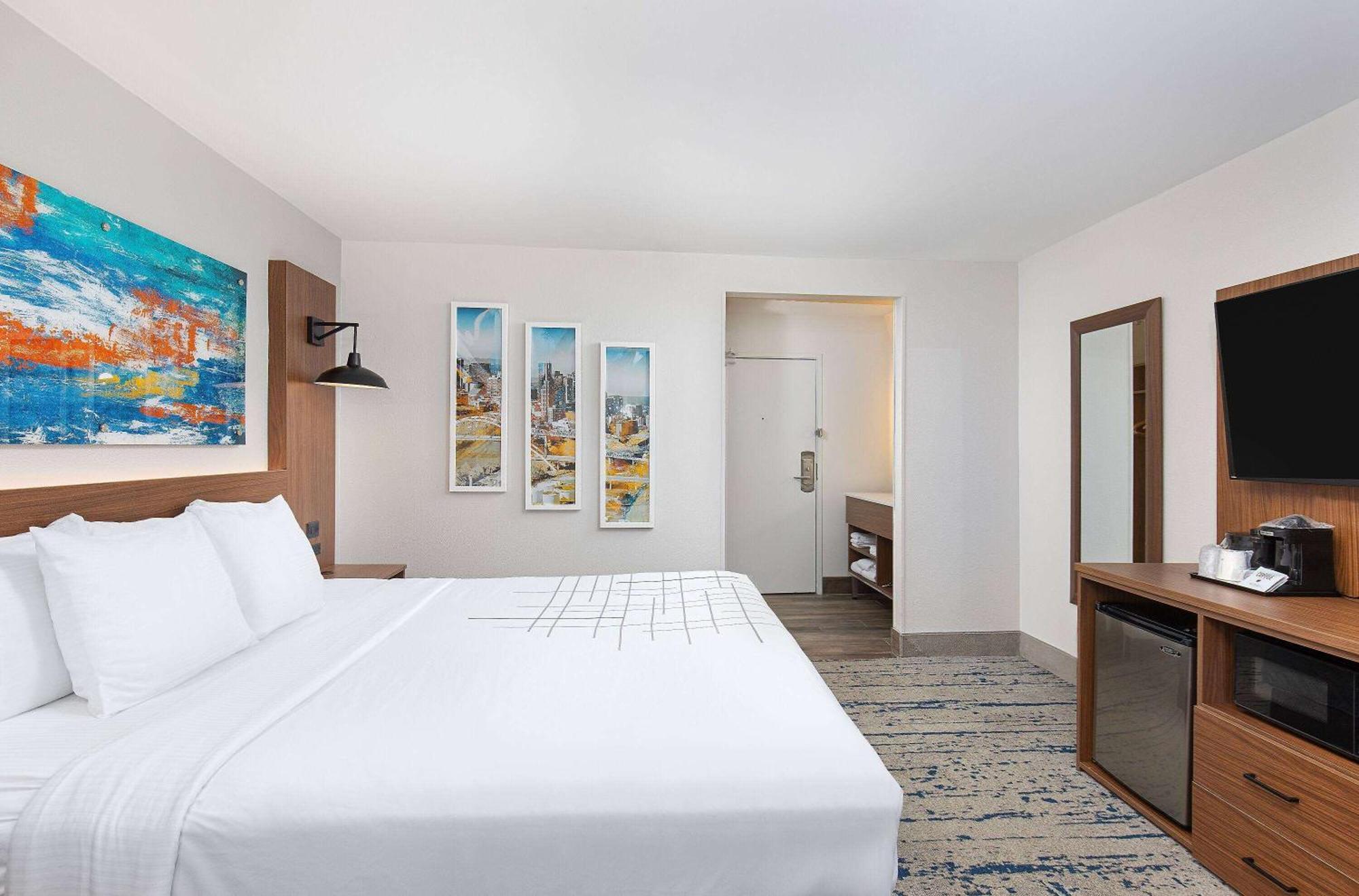 La Quinta By Wyndham Nashville Airport Exterior photo